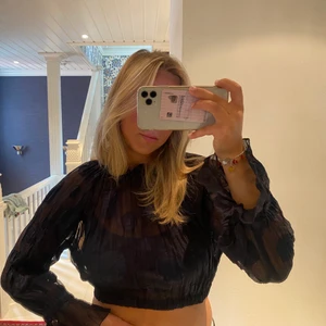 Zara topp  - Så fin topp i mesh material, frakt tillkommer🤍