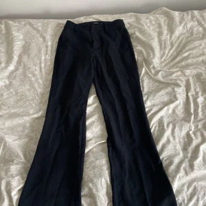 Kostymbyxor  - Kostymbyxor från Bikbok i storlek 34! Dessa är lite bootcut!😋😋