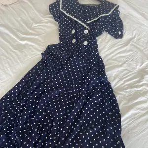 Sailor style dress, vintage one I picked up on secondhand. Personally never worn, but possibly pre-loved.  Shoulder pads inside that gives this stunning dress a structured silhouette. Size 36-38, about 140cm from neck to hem. 