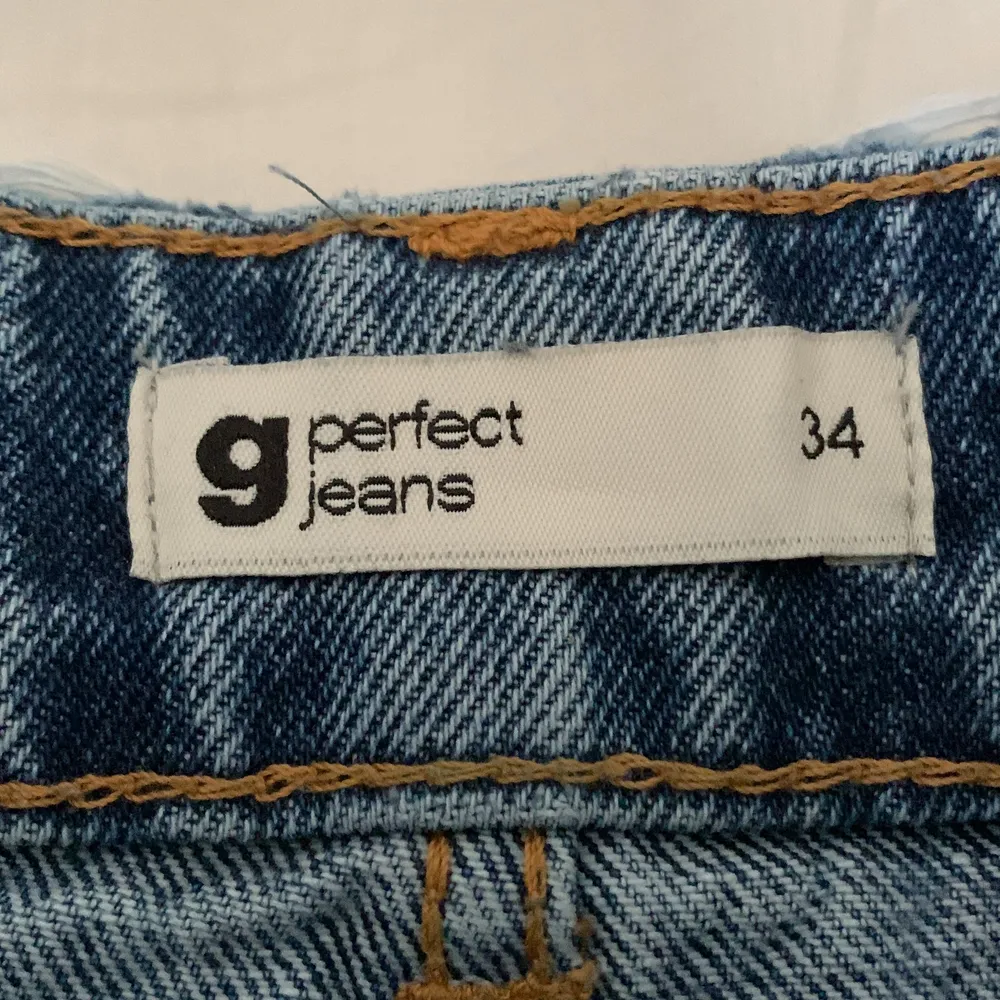 Jeans från Gina tricot  Köparen står frakten . Jeans & Byxor.