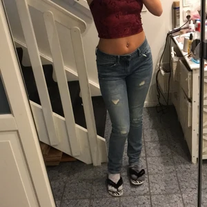  esprit mid/lowrise jeans - Jätte fina esprit jeans som tyvärr inte kommer till användning. Jag älskar bakfickorna och hur den kramar min kropp. 