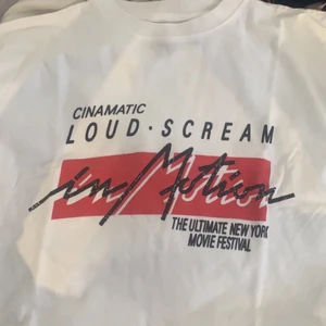 T-shirt  - Fin tröja och bekväm 