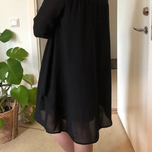 Svart klänning  - Fin svart klänning från H&M. Storlek xs 