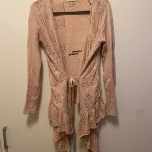 Odd Molly kofta - Jätte fin o söt Odd Molly kofta! Fint draperad o är i bra skick. Storlek: 0 i deras storlekar men motsvarar en XS