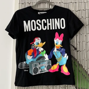 h&m x moschino  - h&m x moschino tee (fits oversized)