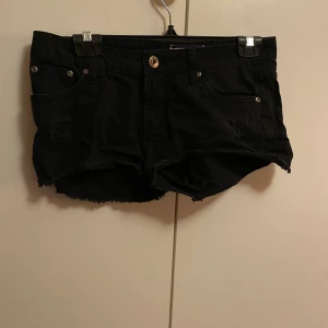 Jeans shorts - Fina shorts. Stor i storleken. Korta jeans shorts.