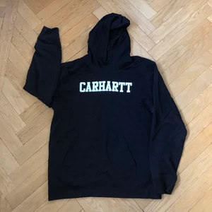 Carrhart hoodie - Mörkblå/svart carrhart hoodie, bra skick inga defekter najs fit köp snälla, xl sitter mer som en l