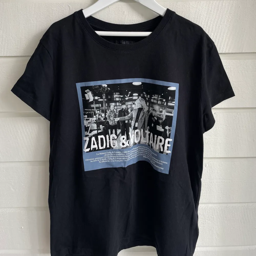 Säljer denna så coola Zadig T-shirten som knappt är använd! 💕. T-shirts.