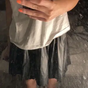 Supersnygg plicerad kjol i skinn från zara kids