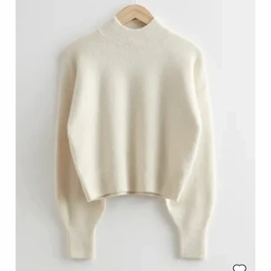 Stickad tröja  - Vit stickad tröja från & Other stories