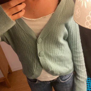 H&M - En super skön fin blå grön kofta som man kan styla på många olika sätt