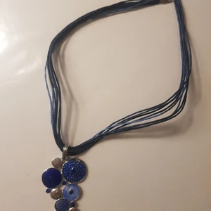 Halsband  - Vackert halsband. Oanvänd 