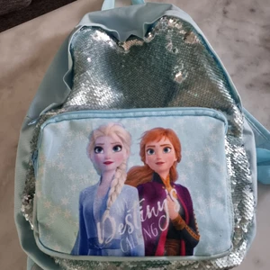 Ryggsäck  - Ryggsäck i ok skick med Elsa och Anna från frost.