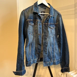 Jeansjacka - Skick: 9/10 Storlek: S Passar: S Orginalspris: 699kr