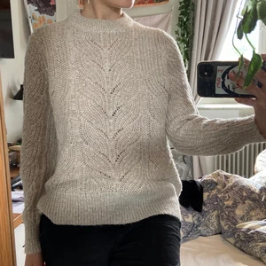 Tröja - Så fin och mjuk stickad tröja men behöver plats i garderoben <3