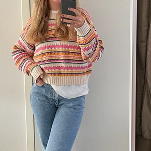 Tröja - Säljer för får ingen användning för den tyvärr💛 Köpt ifrån Zara förra året, frakten igår inte i priset☺️