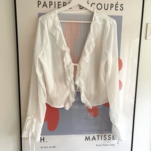 Vit kofta  - Jättesöt vit kofta