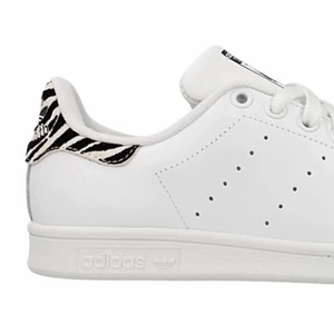 Stan smith - Super gulliga zebra stan smith knappt använda. Nypris kanske 800 säljs för ungefär 400 ink frakt? Ingen sula kommer med 