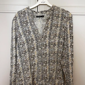 Blus från Stylein - Sparsamt använd blus. Superfint mönster. 