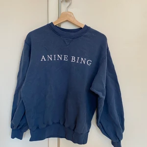 Anine Bing sweatshirt - Storlek XS. Använd Max 4 gånger, i nyskick!  Nypris 1600 kr. Kan mötas upp i Sthlm/Gbg. Annars postar jag det gärna. 