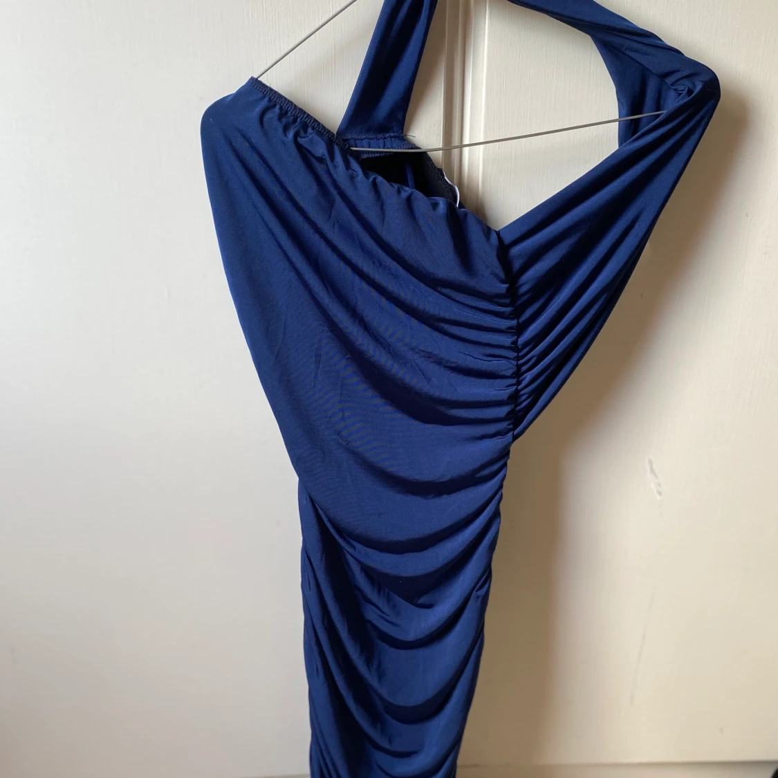 Fashionnova Navy blå midi klänning  - 90