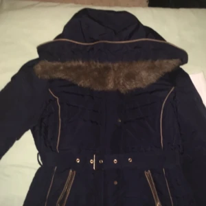  - Blå zara jacka i väldigt bra skick.