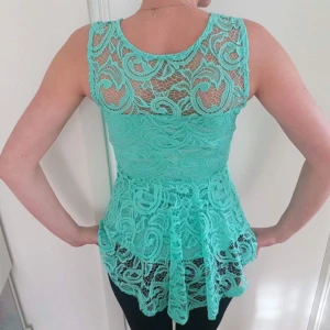  - En turkos spets blus. Helt ny.