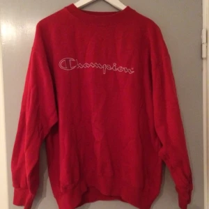  - Cool tröja att använda som oversized. Jättebra skick. Frakt ingår i priset. Swish!