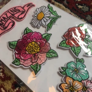  - Patches från Monki, oöppnad förpackning. Säljs för 60 kr i butik 
