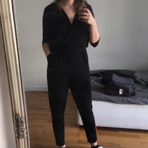  - Svart classy byxdress