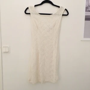  - Spetsklänning. Från Zara