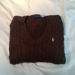  - Ralph lauren kabelstickad tröja