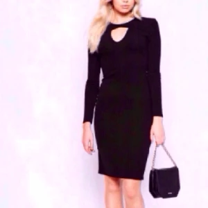  - Designerklänning köpt i London. Prislapp kvar, inte ens provad.  Nypris ca 1000 kr.