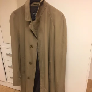  - Vintage beige Burberry rock, storlek L-XL Kom gärna med bud!