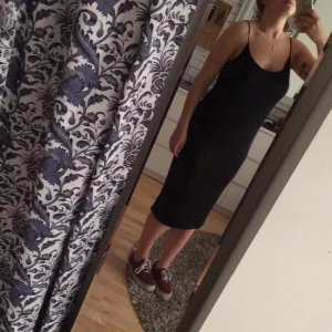  - Knälång klÄnning med spagettiband. Perfekt till sommaren 