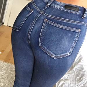 Jättesköna jeans från Vero Moda, jag har storlek S i jeans men byxorna är i XS, jeansen är stretch😊