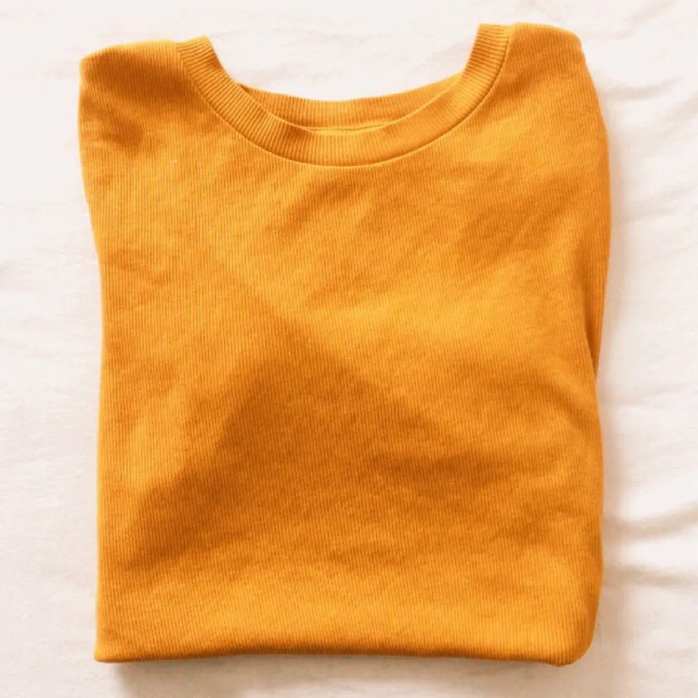 Enkel tröja från Monki, sparsamt använd✨✨ Köpare står för frakt :). T-shirts.