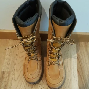  - Timberland vintersko i skinn (nubuck).