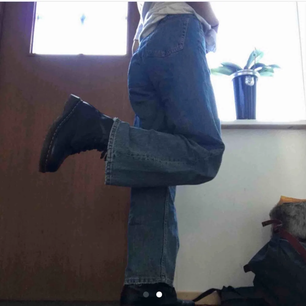 Snygga jeans från Bershka i storlek 32 (xxs) Jag är 160 cm lång <3 frakt tillkommer. Jeans & Byxor.
