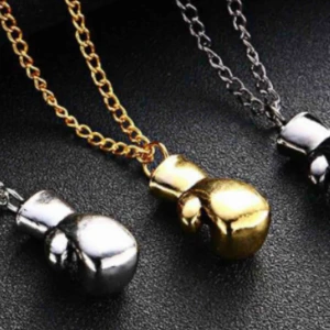  - Hej! ville bara se på hur stort intresset är på dessa boxnings handlarna är! kommer sälja dom guldiga om några är intresserade!