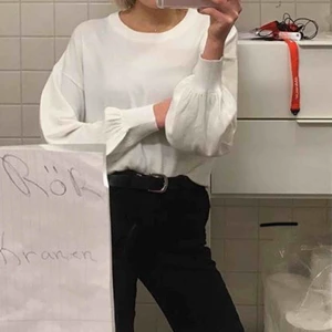  - Vit tröja från Monki