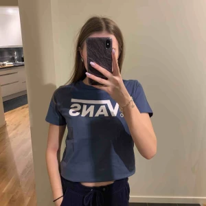  - Superfin blå tröja från Vans i storlek S, använd tre gånger💙❤️💕