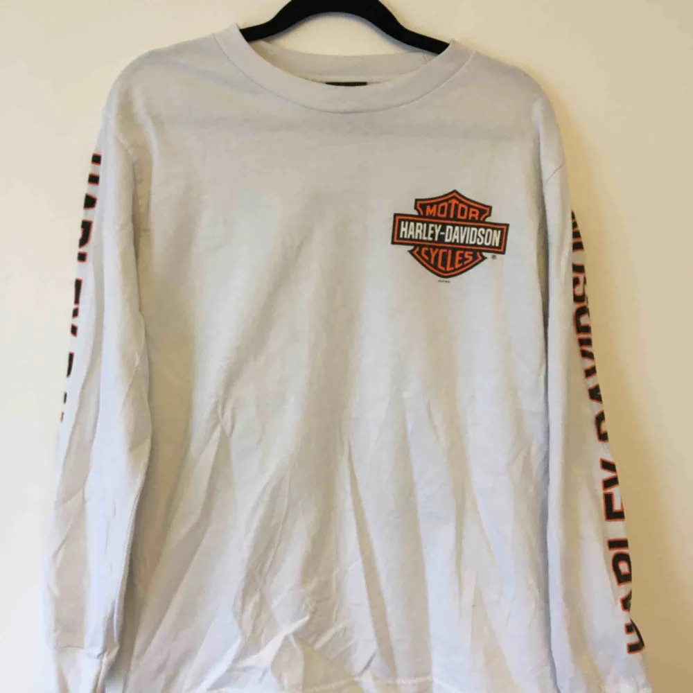 Harley Davidson longsleeve bought at hollywood bouleward in LA Size:S. Toppar.
