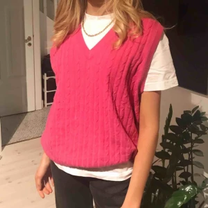  - Säljer denna as snygga kashmir väst i storlek s. 300kr!🦋🦋