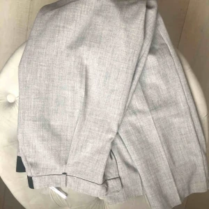  - Grå kostymbyxa från Primark!  Small- medium 