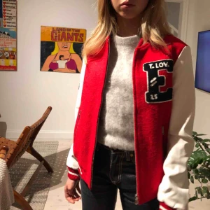  - Säljer denna as balla varsity jackan, storlek s! 500kr!❣️