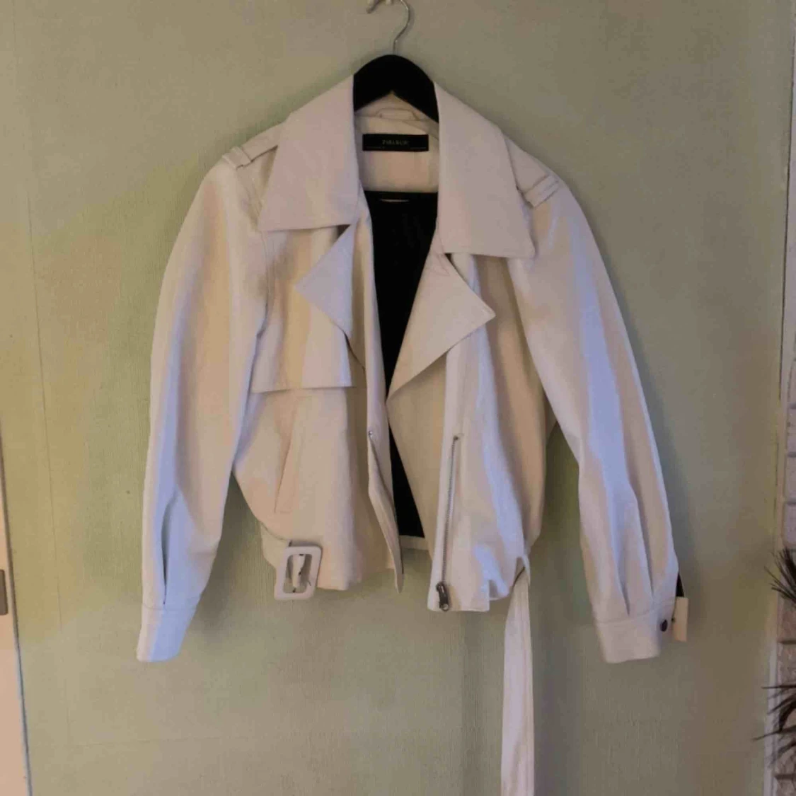 Vit läderjacka  - 90