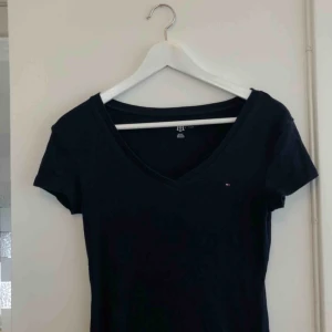  - Köp en tröja för 50kr eller köp båda för 60kr. Båda är i XS. Köparen står för frakt. 