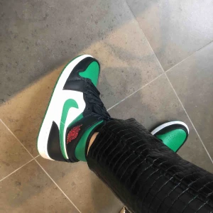  - Nån som vill byta dessa skor mot en storlek större, dessa är aldrig använda och storlek 40,5. Är de någon som har i storlek större som behöver mindre?