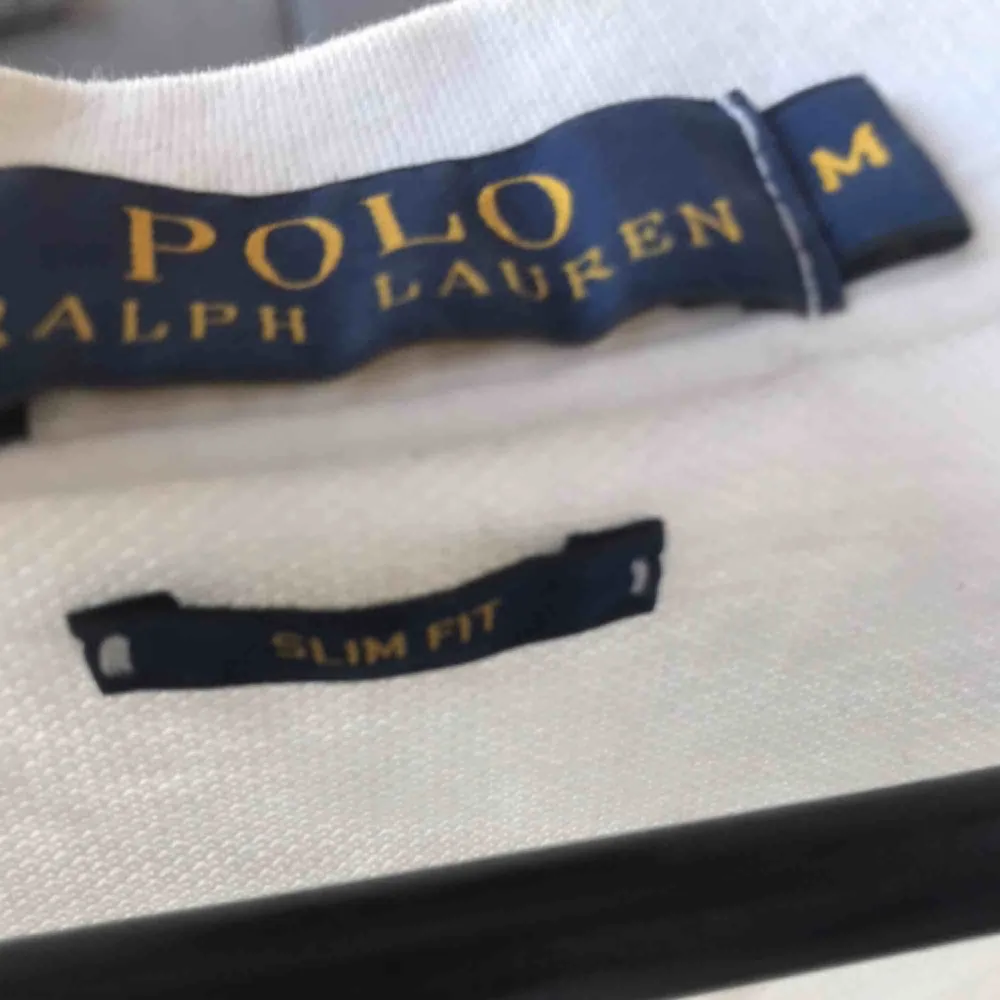 Vit Polo Ralph Lauren piké i strl M. Väldigt lite använd, kan skickas. Tröjor & Koftor.